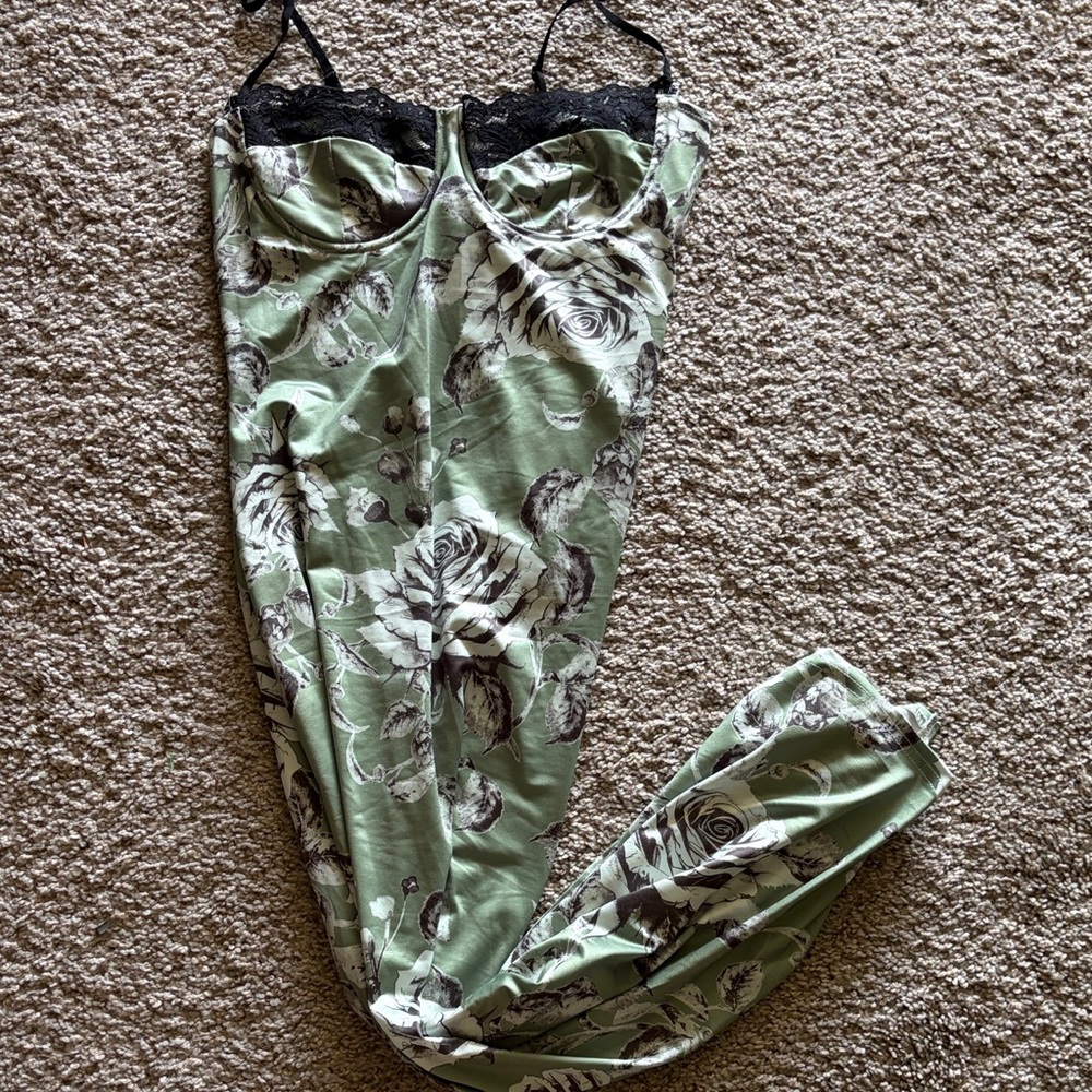 Source Unknown Green Floral Pajama Set